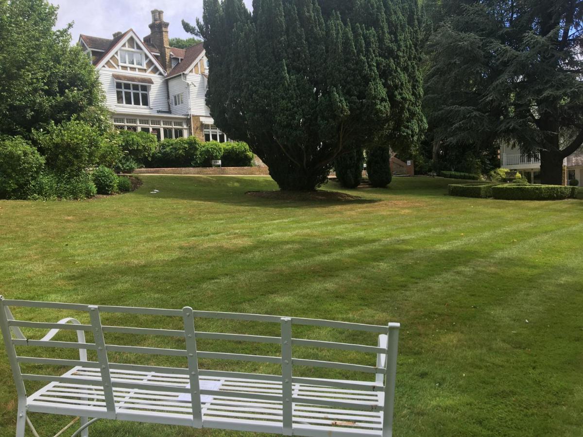 Rowhill Grange Hotel & Utopia Spa Dartford Exterior photo
